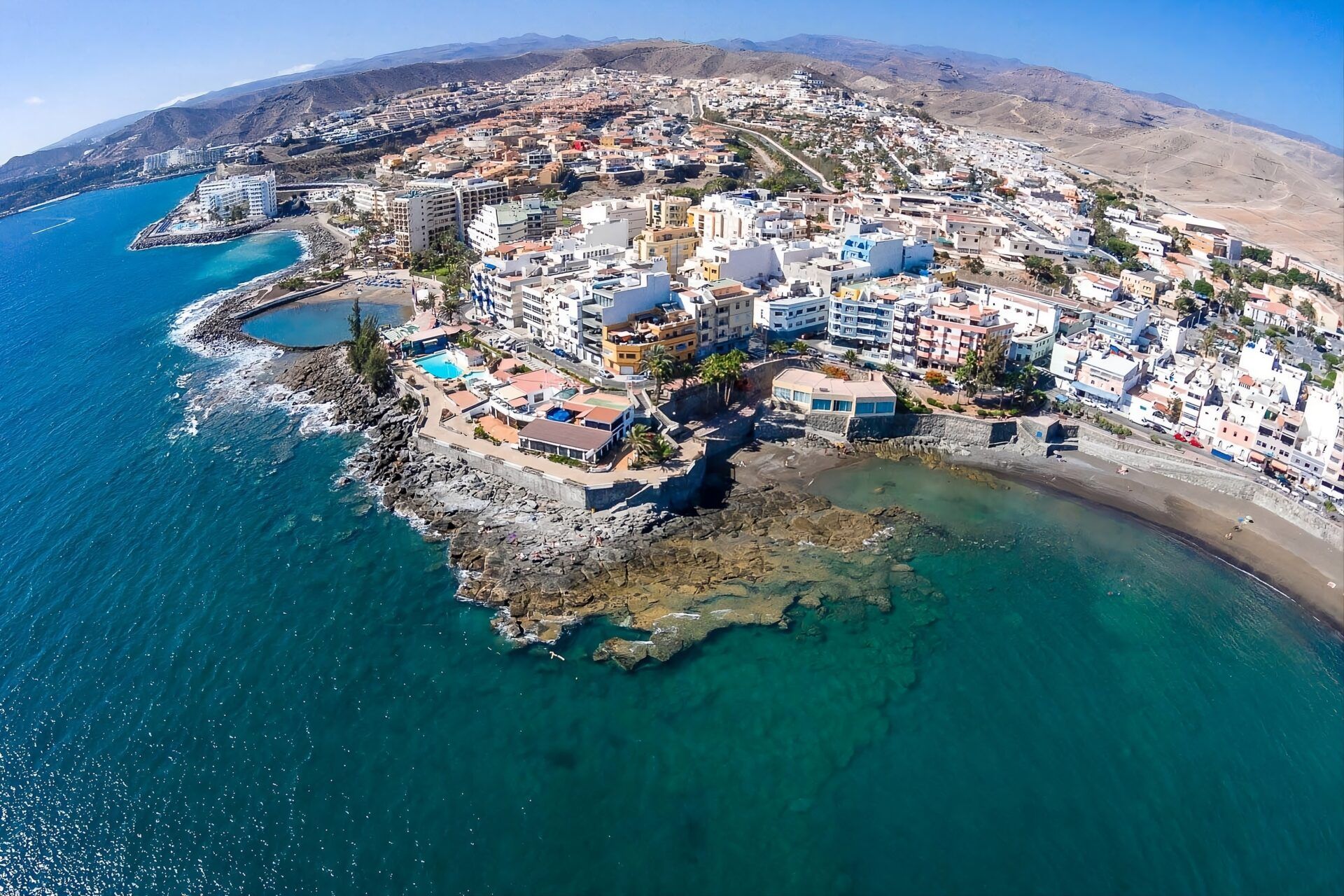 Panoramisk luftfoto af Arguineguín